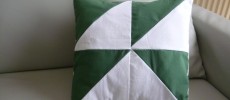 Housse de coussin carrée triangles bicolores