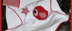 Cape de bain bébé et gant de toilette