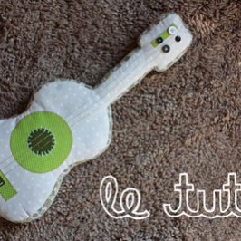 Guitare en tissu