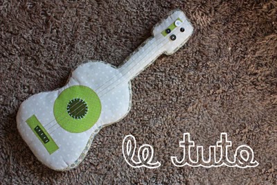 Guitare en tissu