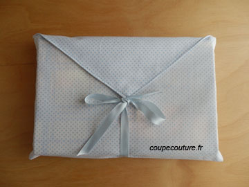 Pochette-enveloppe pour paquet-cadeau