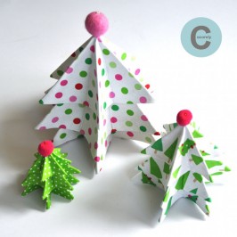 Petits sapins en tissu et papier