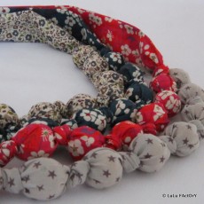 Collier boule en tissu