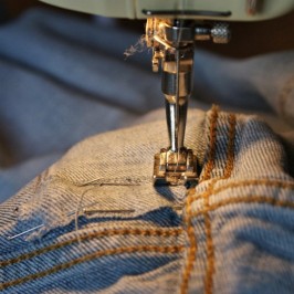 Comment réparer un jeans troué
