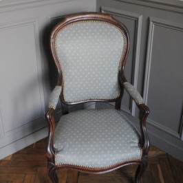 Retapisser un vieux fauteuil