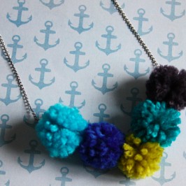 Collier pompons