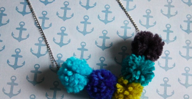 Collier pompons