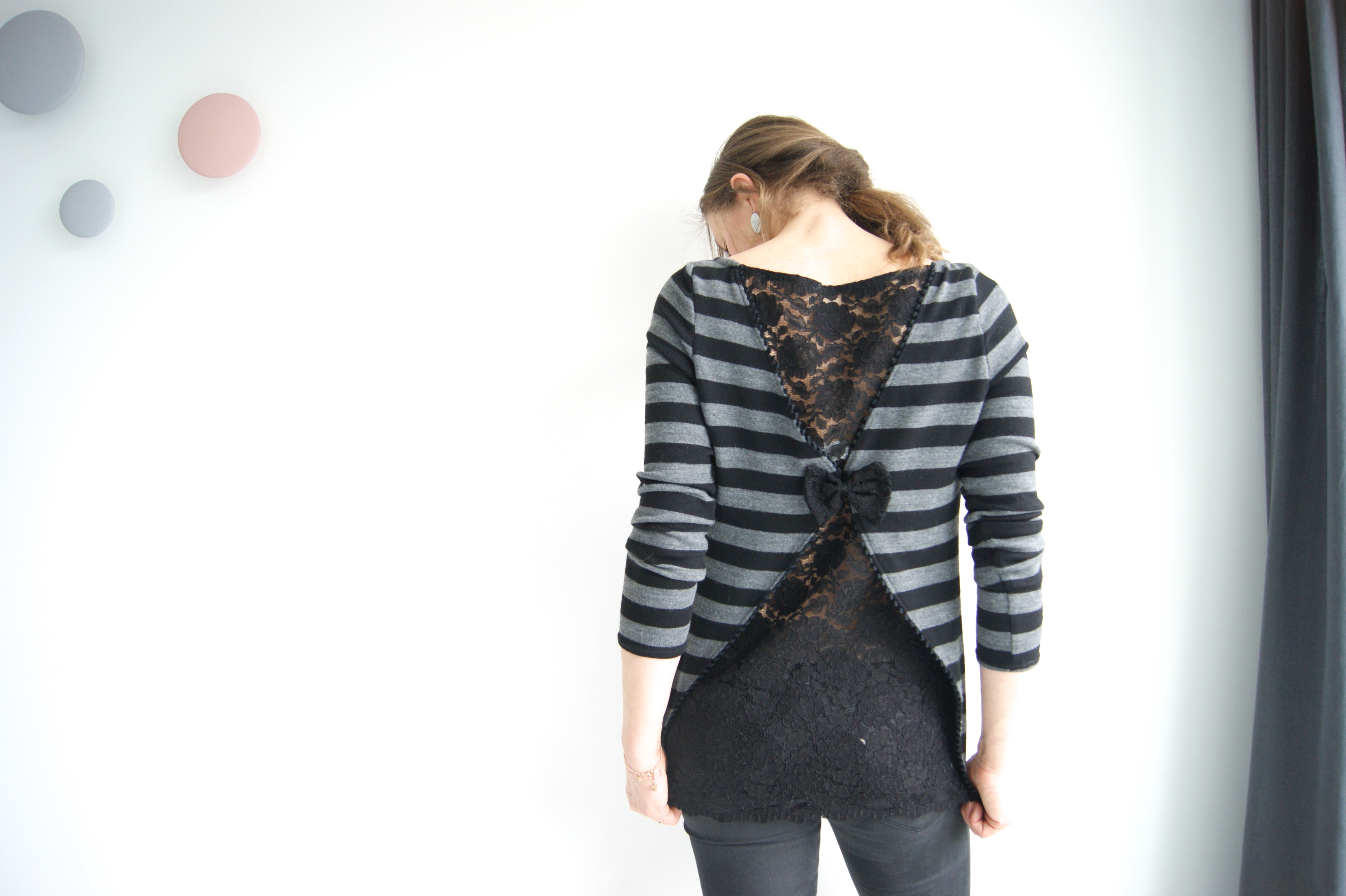 Blouse Avec Dentelle Maille Découpée Manches Courtes main image 1