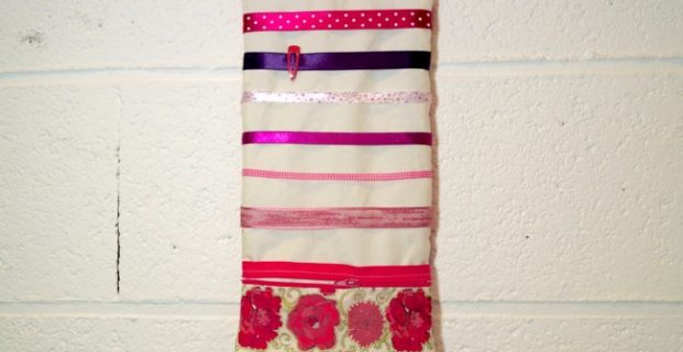 Pochette à barrettes