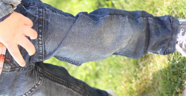 Tuto : pour réparer un pantalon troué…