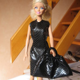 Petite robe noire pour Barbie