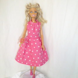 Robe à pois poupée Barbie