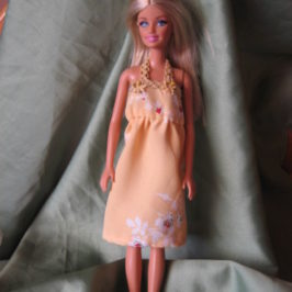 Robe dos-nu pour poupée Barbie