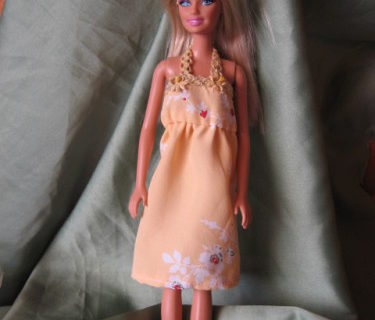 Robe dos-nu pour poupée Barbie