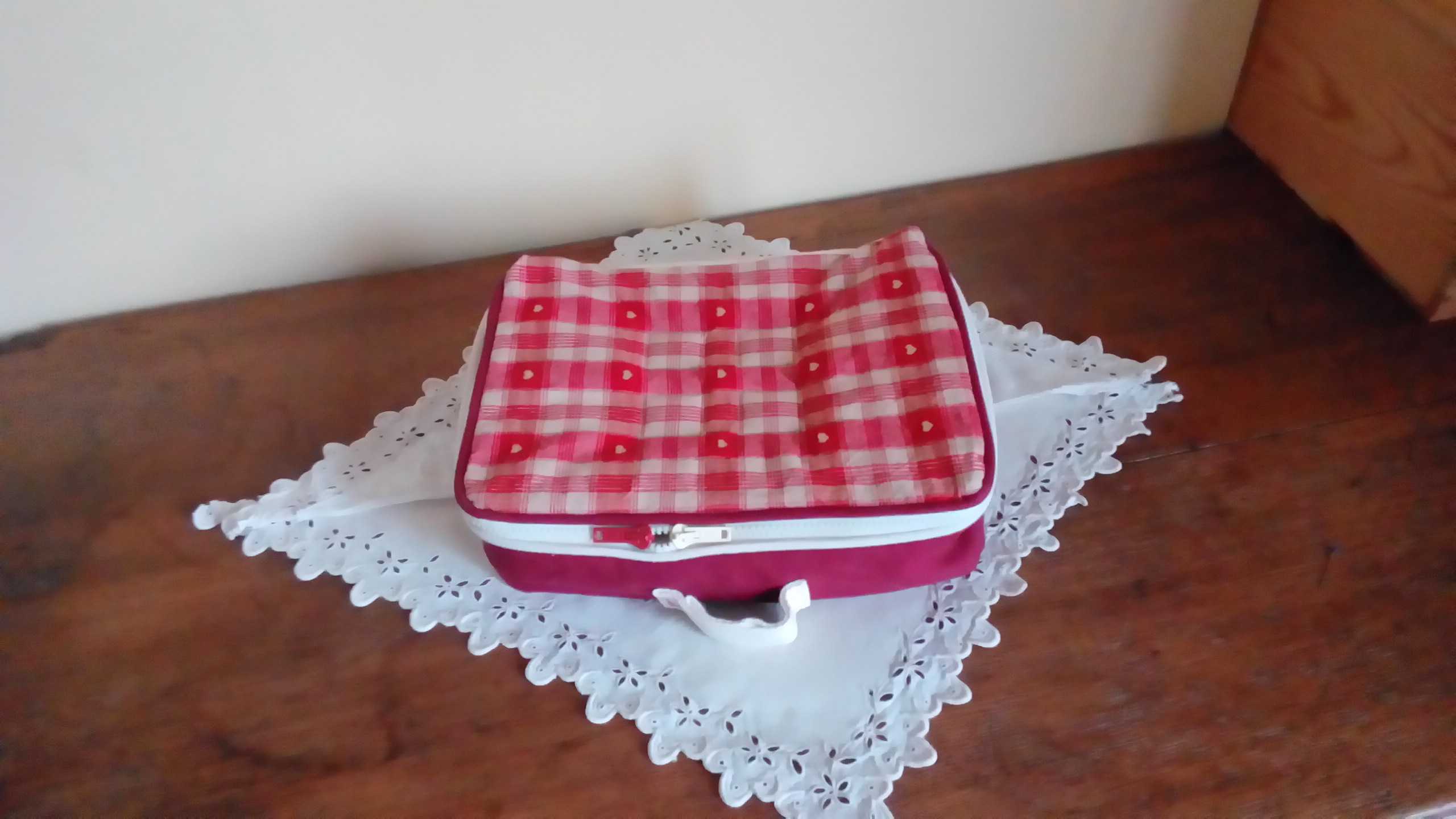 Jouet valise de couture et de broderie vintage Pipo