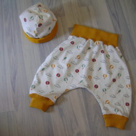 Pour BB : un bonnet + un sarouel en jersey, REVERSIBLES