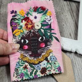 Broderie sur tissu imprimé