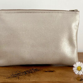 Trousse en cuir zippée et doublée