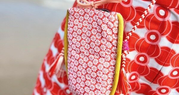 Pochette smartphone nouée